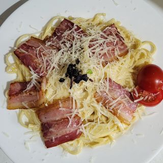 პასტა კარბონარა ბეკონით