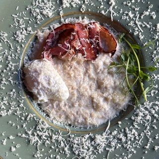 Oatmeal porridge with poached egg