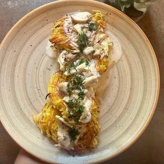 Draniki with creamy mushroom sauce