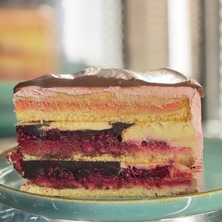 ჟოლოს დაშოკოლადის ნამცხვარი მოხარშული კრემით