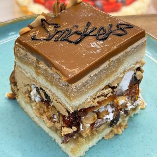 კარამელის და მიწის თხილის ნამცხვარი