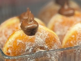 დონატი ნუთელას კრემით