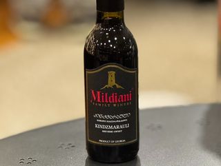 Kindzmarauli wine, red semi-sweet. 0.187 L