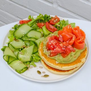 ფანქეიქები გუაკამოლეთი და ორაგულით