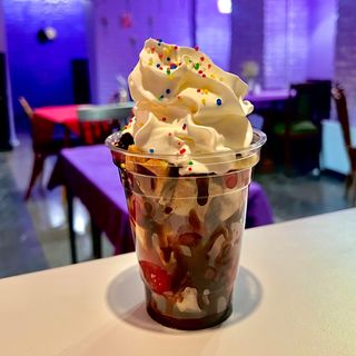 ვაფლი ჭიქაში - მარწყვით, ბანანით, შოკოლადით, კრემით