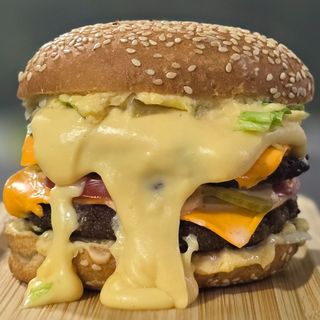 ორმაგი ჩიზბურგერი ბეკონით