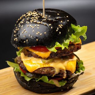 შავი ჩიზბურგერი ბეკონით