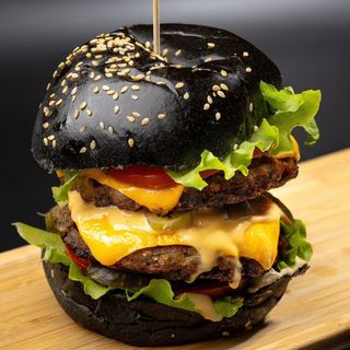 შავი სამმაგი ჩიზბურგერი