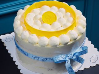 ტორტი კრემყველით და ტროპიკით