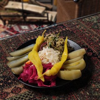 მწნილის ასორტი