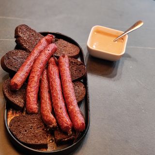 შემწვარი მონადირული ძეხვი