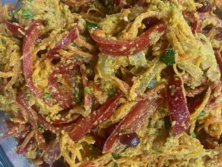 სტაფილოს სალათი ნიგვზით