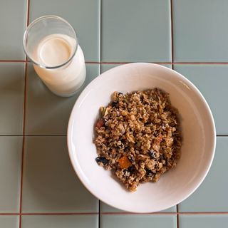 დილას გრანოლა რძით