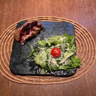 ფილე მინიონი კენკრის სოუსით