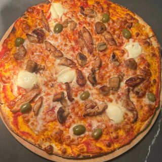 პიცა ქათმის და სოკოთი/ pizza with chicken and mushrooms