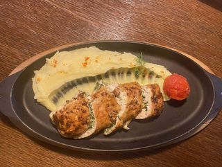 Запеченная куриная грудка с трюфельным пюре გამომცხვარი ქათმის მკერდი ტრუფელის პიურეთი /Baked chicken breast with truffle puree