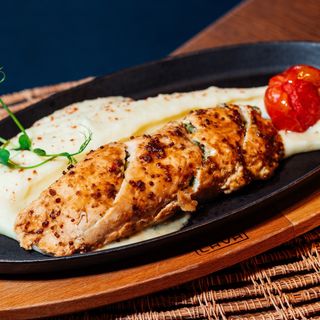 Запеченная куриная грудка с трюфельным пюре გამომცხვარი ქათმის მკერდი ტრუფელის პიურეთი /Baked chicken breast with truffle puree