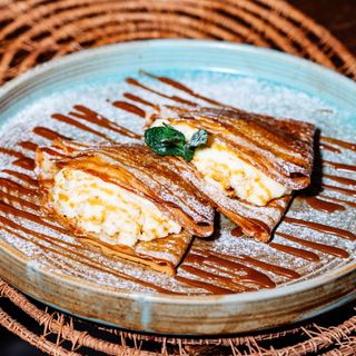 ბლინები ხაჭოთი და მარილიანი კარამელით/Pancakes with cottage cheese and salted caramel