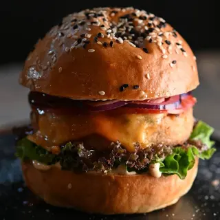 ქათმის ბურგერი/Burger with chicken