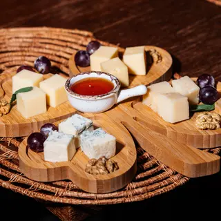 ევროპული ყველის დაფა/Europian cheeses plate