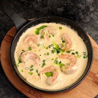 ვეფხვისებრი კრევეტები შქმერულის სოუსში/Tiger prawns in Shkmeruli sauce