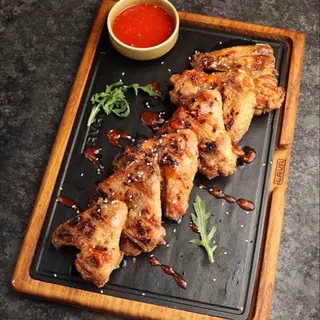 ფრთები ტკბილ და ცხარე ჩილის სოუსში/wings in sweet and hot chili sauce