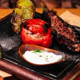კავკასიური დოლმა საქონლის ხორცით/Caucasian dolma with beef