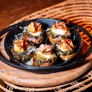 ფარშირებული შამპინიონები კრევეტებით/Stuffed champignons with shrimps