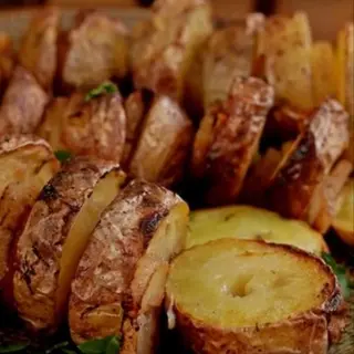 შემწვარი კარტოფილი სალოთი /grilled potatoes with salo