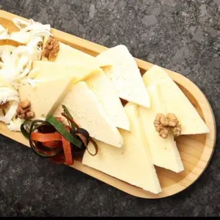 ქართული ყველის ასორტი/Assorted Georgian cheeses