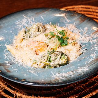 პენე ორაგულით და ბროკოლით/Penne with salmon and broccoli