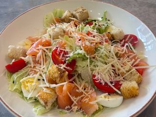 ცეზარის სალათი ორაგულით 57