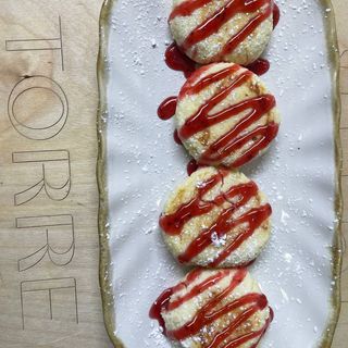 სირნიკი  კენკრის სოუსით 4 ცალი 01