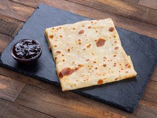 ბლინი შედედებული რძით ან ხილის ჯემით 022