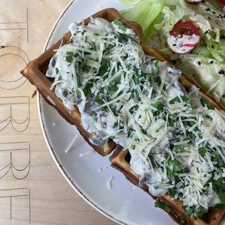 143 ვაფლი სოკოთი და ქათმით ნაღებში, სალათი