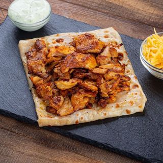 149 ბლინი ფეტა ყველით, ქათმით, პესტოთი და ჩირით