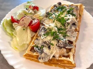 ვაფლები ქათმის ხორცით და სოკოთი ნაღებში 143