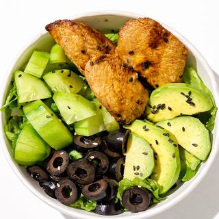 კეტო ბოულის თასი (გამომცხვარი ქათმის ფილე, ბოსტნეული)