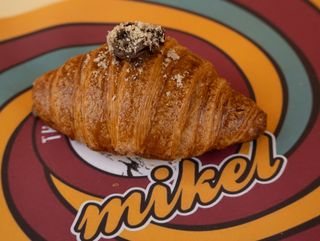 კრუასანი შოკოლადით