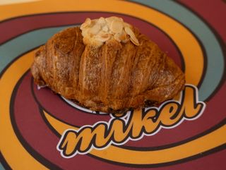 ნუშის კრუასანი