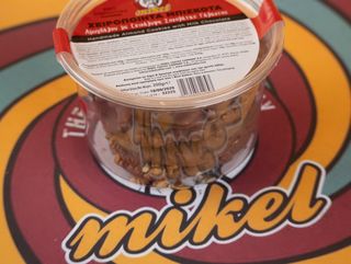 ორცხობილა რძიანი შოკოლადითა და ნუშით