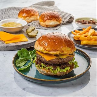 DOUBLE CHEESE BURGER MENÜ 2/1 PAY SELECT SOFT DRİNKS 2 PİC (COCA'COLA,SPRİTE,FANTA,AYRAN ,SODA)