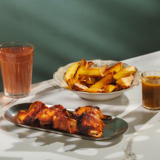 კომბო - ქათმის მწვადი და შემწვარი კარტოფილი