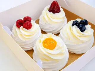 Set of Pavlova Cakes