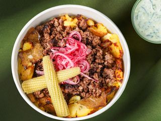 გამომცხვარი კარტოფილი საქონლის ფარშით