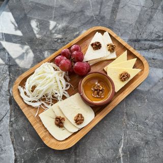 ქართული სუფრის ყველის ასორტიმენტი