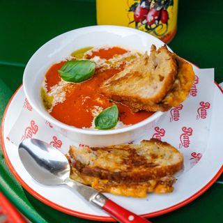 პომიდვრის წვნიანი სტრაჩატელათი