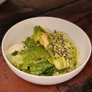 მწვანე სალათი ავოკადოთი