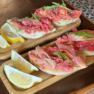 ბრუსკეტა ორაგულით