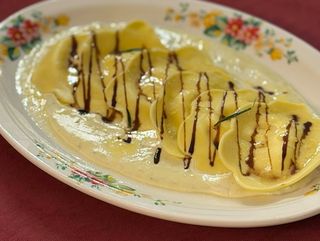 რავიოლი ხაჭო-მსხლის შიგთავსით